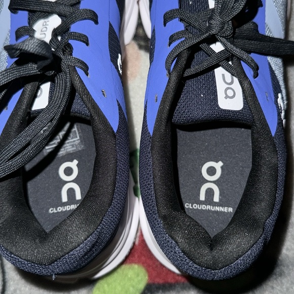 Ladies cloud runner blue sneakers size 8 perfect shape dress engineering. - Picture 5 of 11